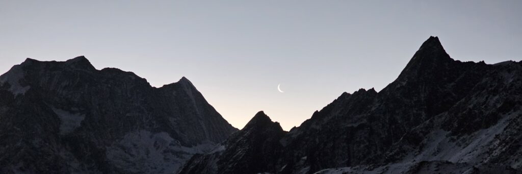 Pisang Peak Climbing – 19 days